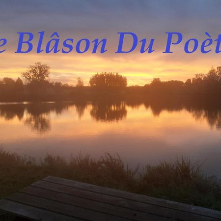 Le Blason Du Poete Mayet Exteriör bild