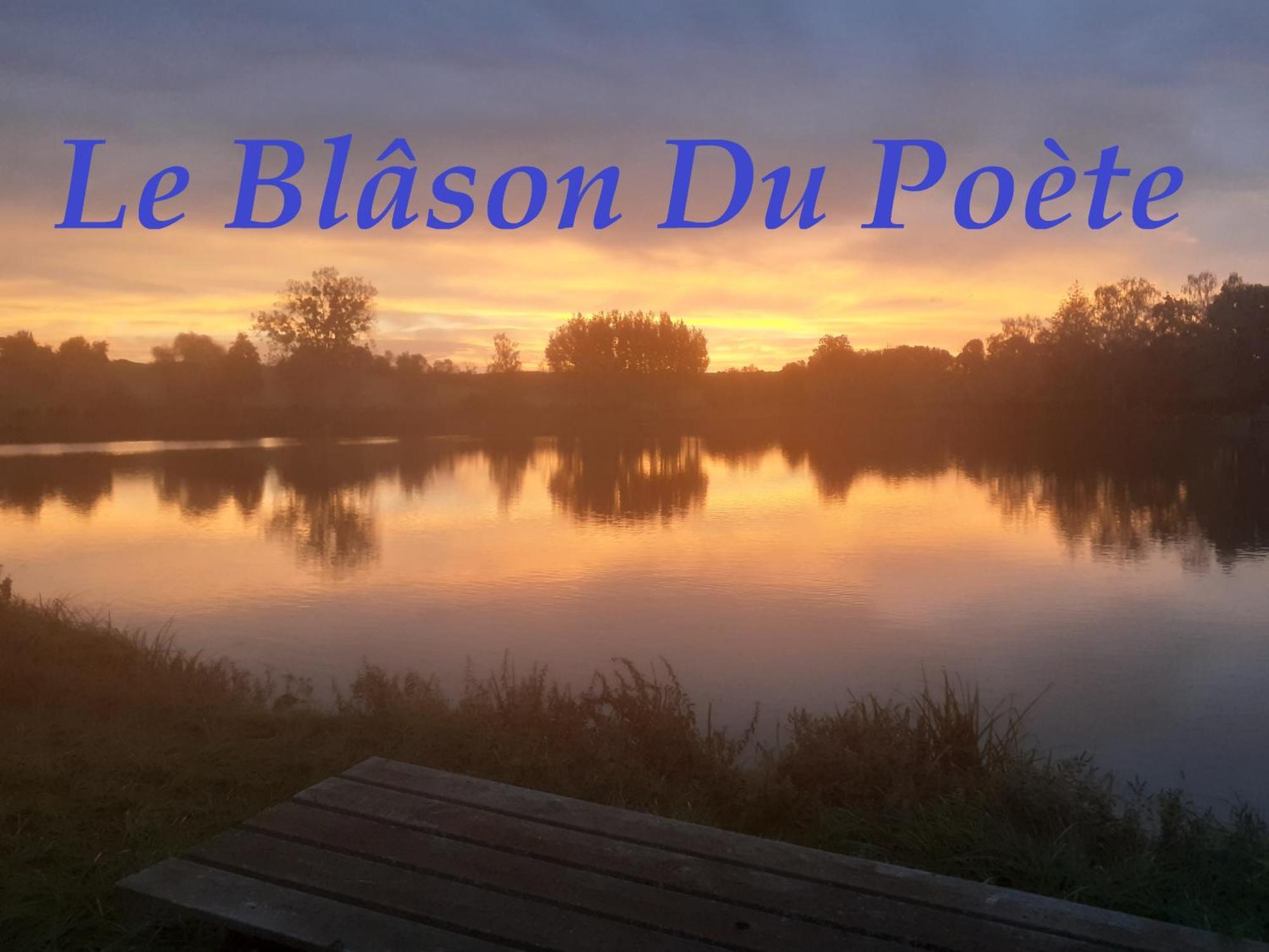 Le Blason Du Poete Mayet Exteriör bild